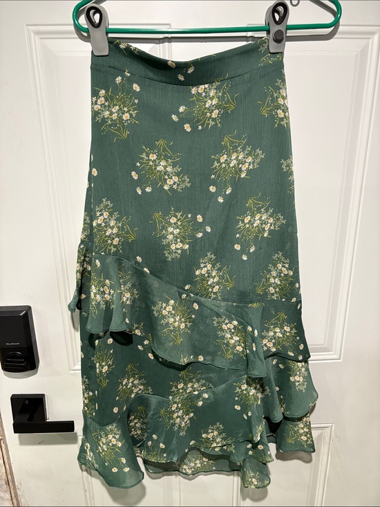 Francesca's Collections Dresses & Skirts - Francesca's Collections Green Floral Ruffle-Trim Midi Skirt